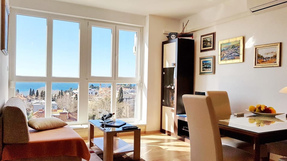 Living room, Sea view