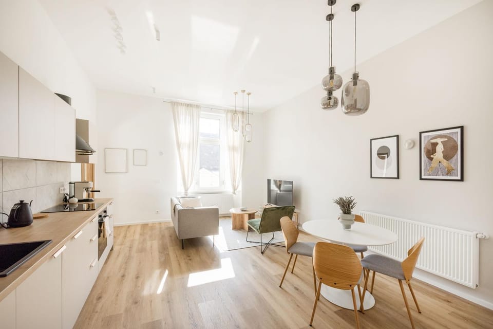 TV and multimedia, Kitchen or kitchenette, Living room, Seating area, Dining area