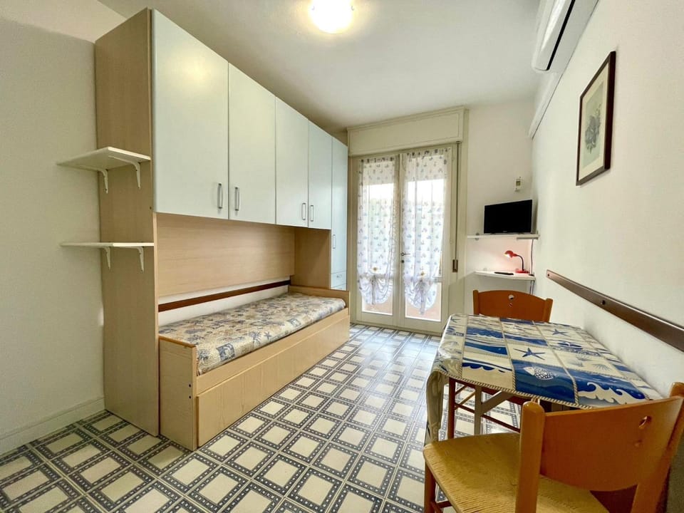 Bed, Decorative detail, Bedroom