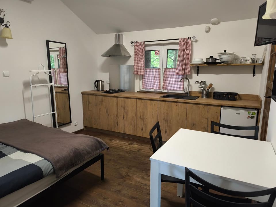 Bed, Kitchen or kitchenette
