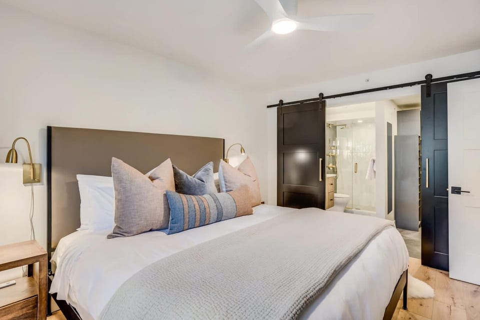 Bed, Photo of the whole room, Bedroom, wardrobe
