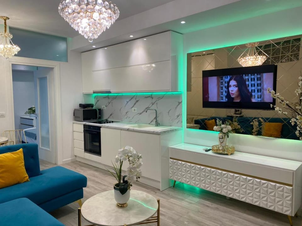 TV and multimedia, Kitchen or kitchenette, Living room, Seating area, minibar, oven, pet friendly, stove