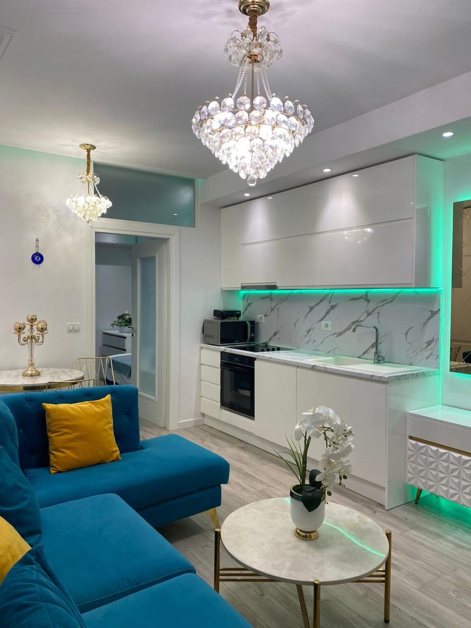 Kitchen or kitchenette, Living room, Seating area, minibar, pet friendly, stove