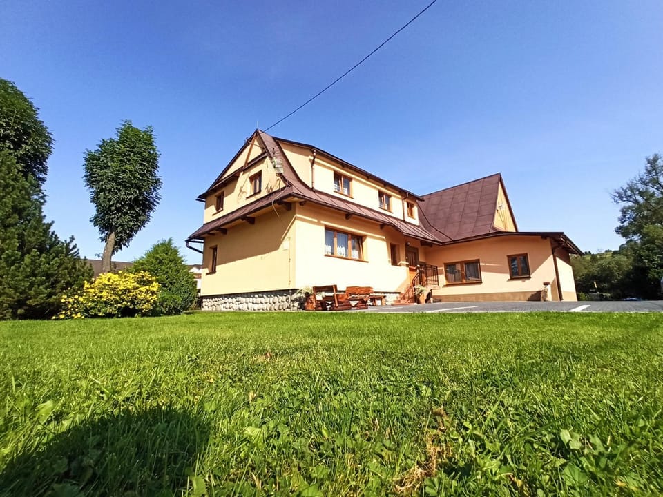 Property building, Day, Garden, Garden view