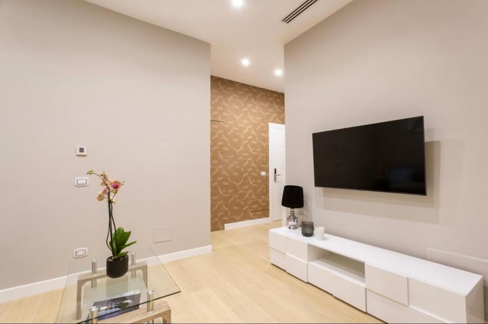 TV and multimedia, Inner courtyard view