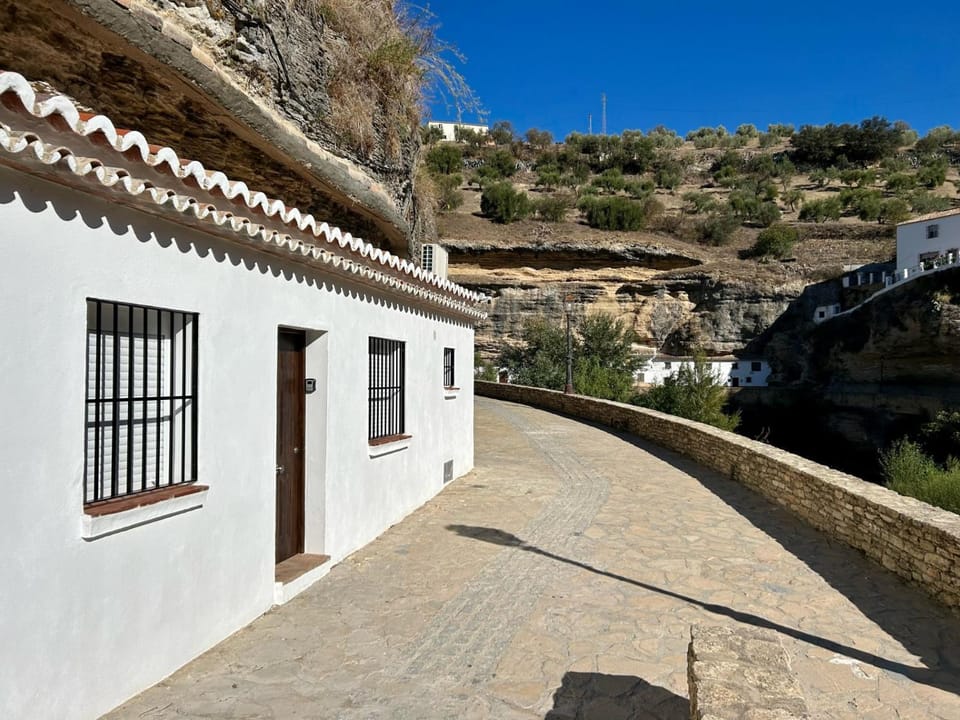 Casa Cueva Sol y Luna Setenil House in Sierra de Cádiz
