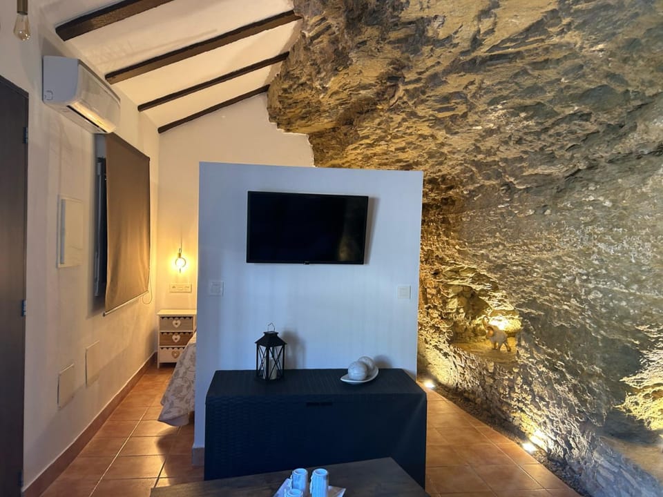 Casa Cueva Sol y Luna Setenil House in Sierra de Cádiz
