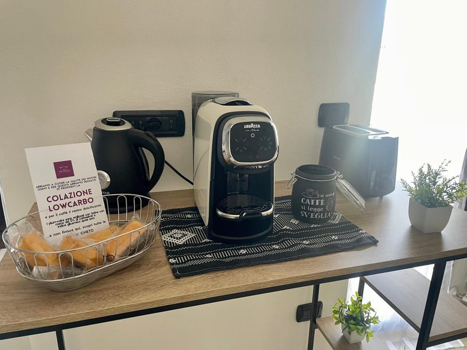 Coffee/tea facilities, toaster