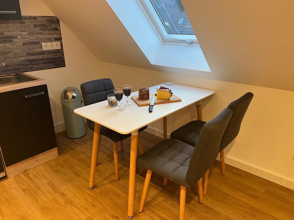 Seating area, Dining area