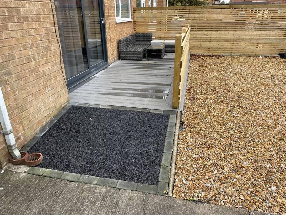 Modern 2BR Flat in Sale - Peaceful Stay in M33 - Great Transport Links Villa in England