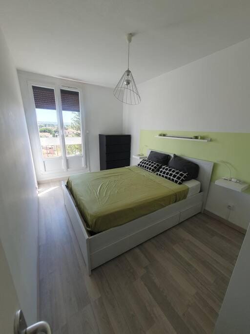 Bed, Photo of the whole room, Bedroom