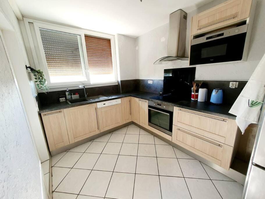 Kitchen or kitchenette, minibar, pet friendly, stove