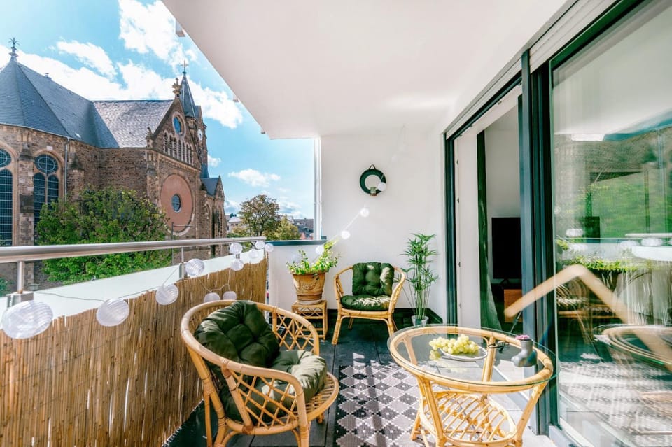 Property building, Patio, Day, View (from property/room), Balcony/Terrace, Seating area, City view, City view