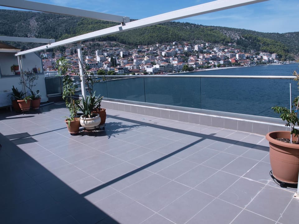 View (from property/room), Balcony/Terrace, City view