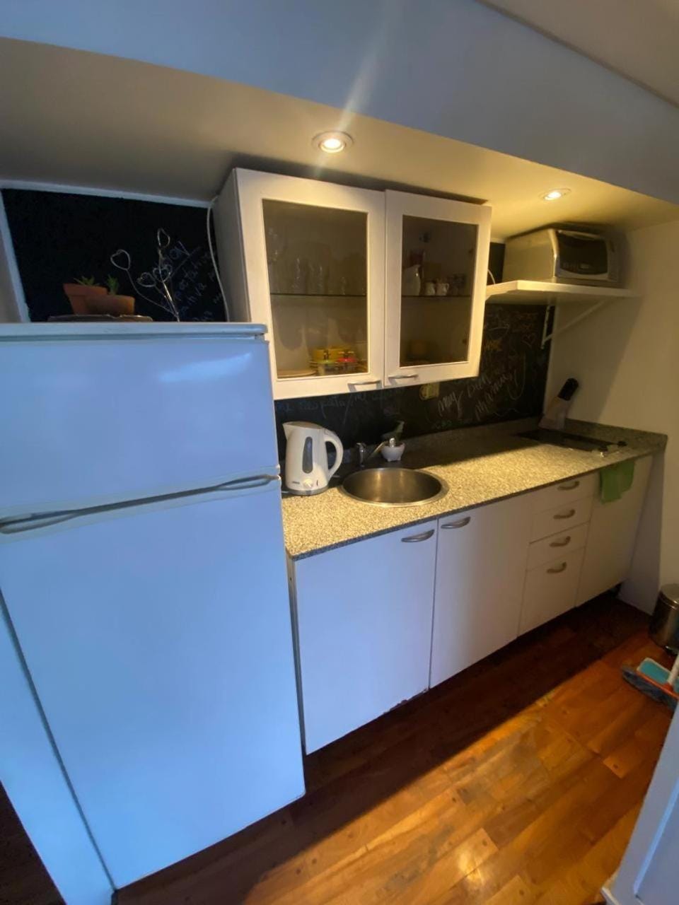 Kitchen or kitchenette, pet friendly, stove