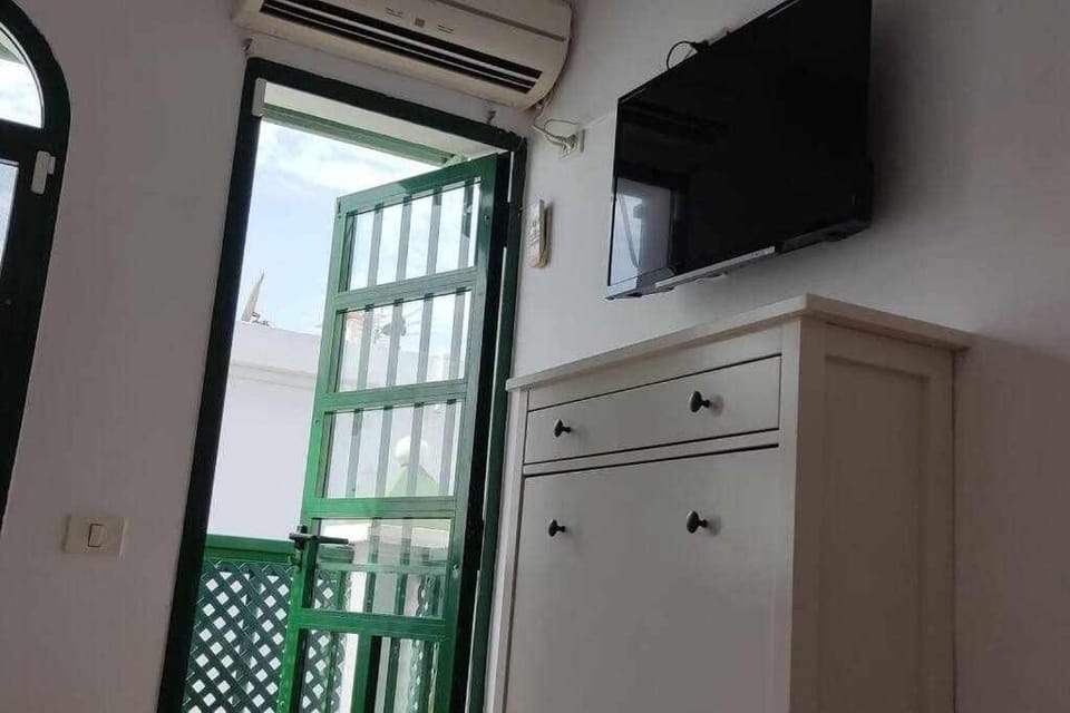 TV and multimedia, wardrobe, air conditioner
