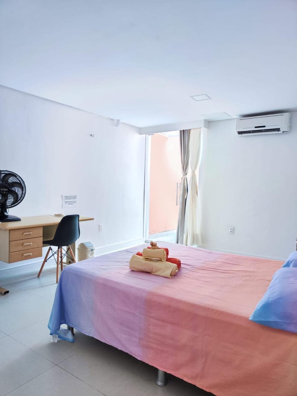 Bed, Bedroom, air conditioner