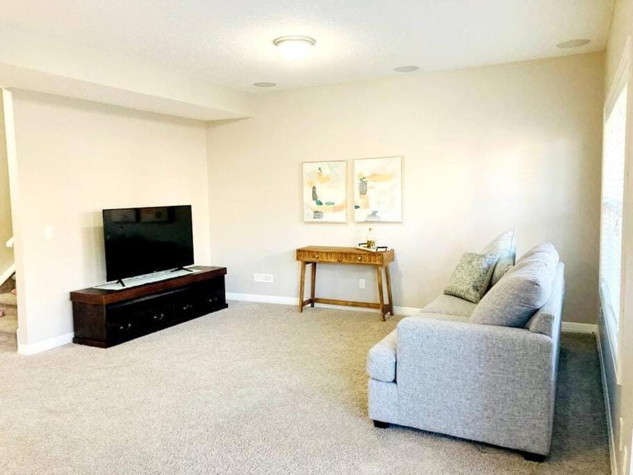 Communal lounge/ TV room, TV and multimedia, Living room