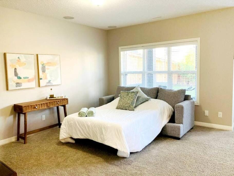 Bed, Living room