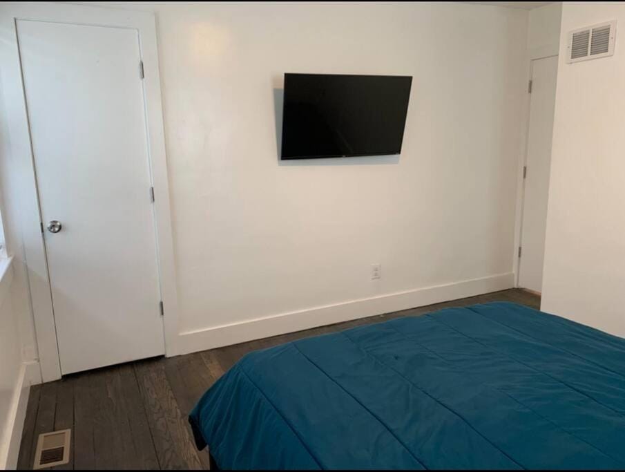 Bed, Photo of the whole room, Bedroom, wardrobe