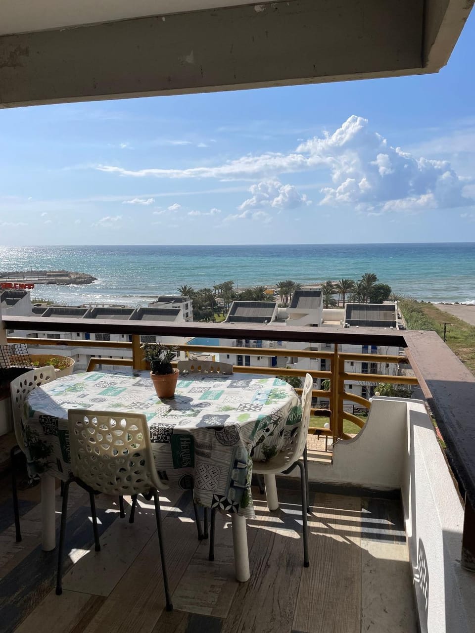 Restaurant/places to eat, Balcony/Terrace