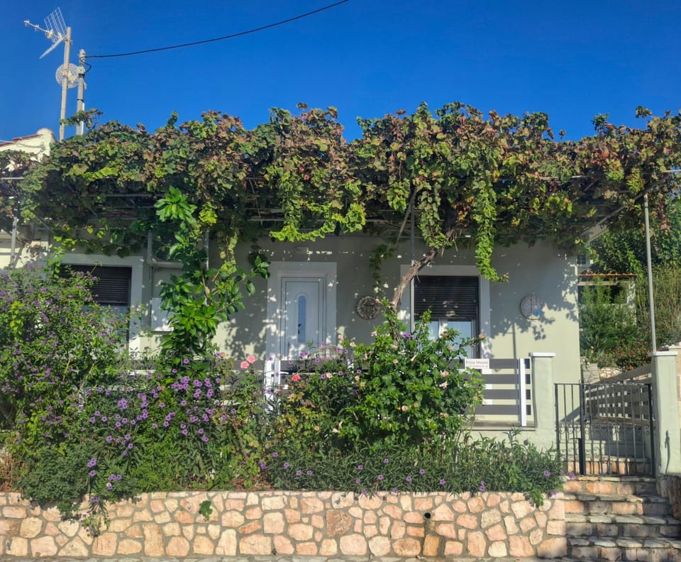 Property building, Facade/entrance, Balcony/Terrace