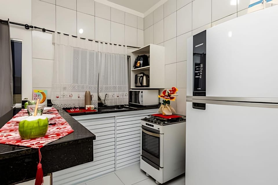 Kitchen or kitchenette, Dining area, minibar, oven, pet friendly, stove