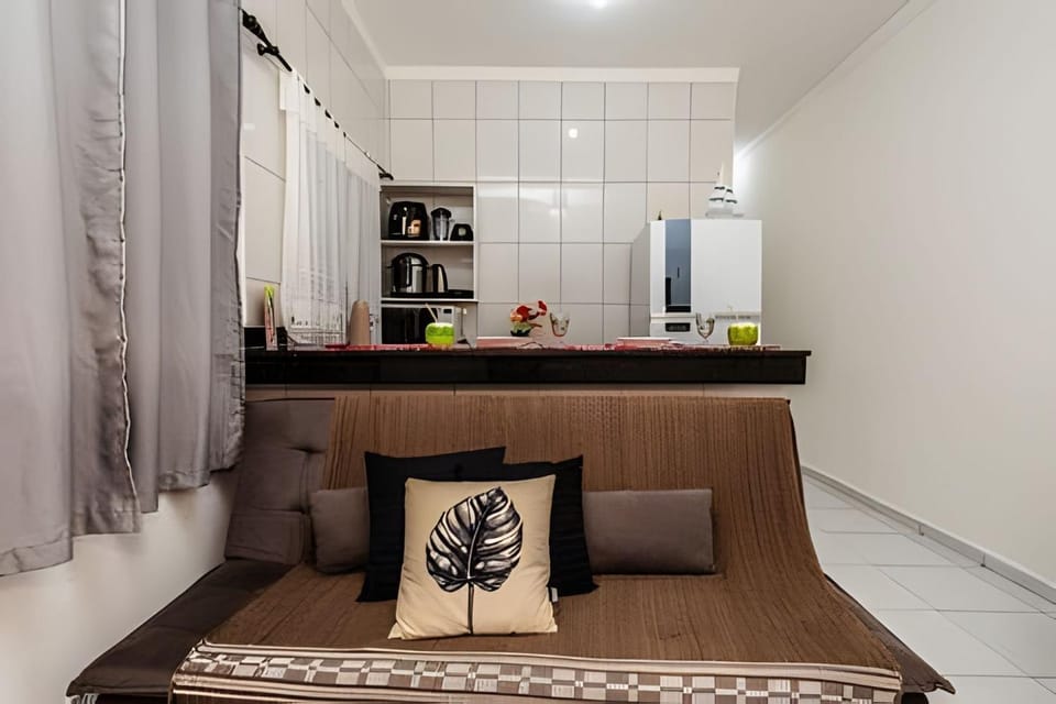 Kitchen or kitchenette, Living room, minibar, oven