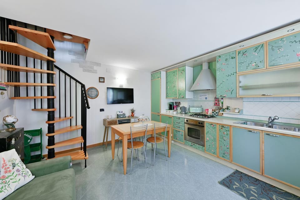 Kitchen or kitchenette, Living room