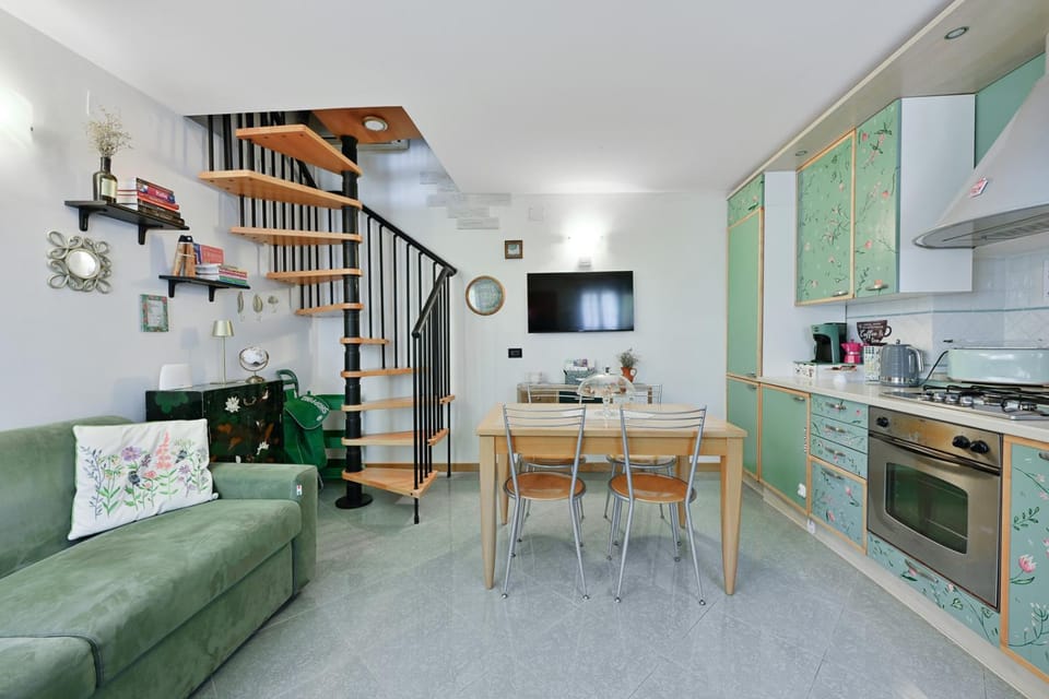 Kitchen or kitchenette, Living room