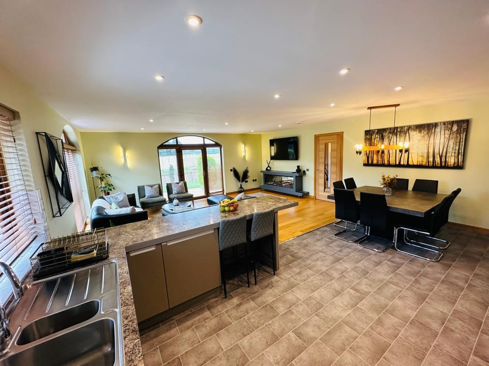 1 Woodside House in Elgin