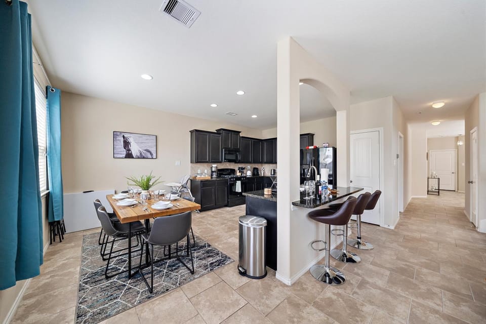Near IAH Houston Home Yard BBQ Games Wi-Fi Pets House in Houston