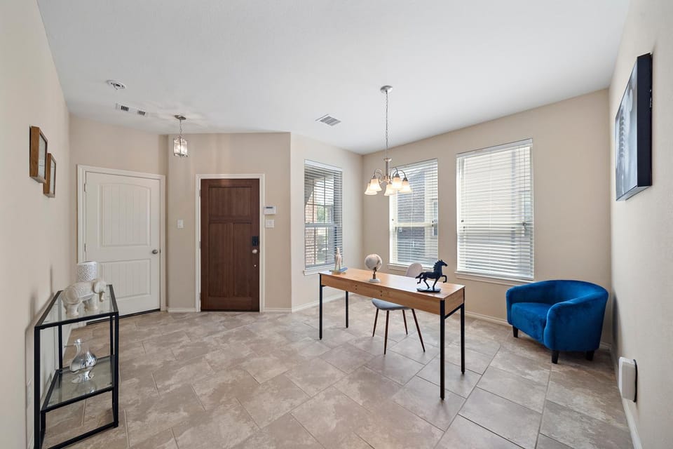 Near IAH Houston Home Yard BBQ Games Wi-Fi Pets House in Houston