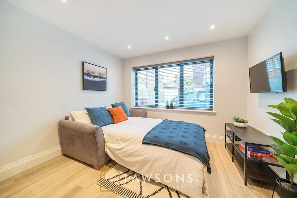 Bed, Living room