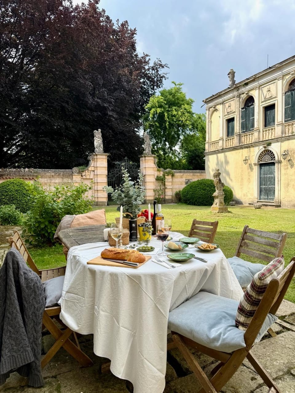Patio, Food and drinks, Garden view