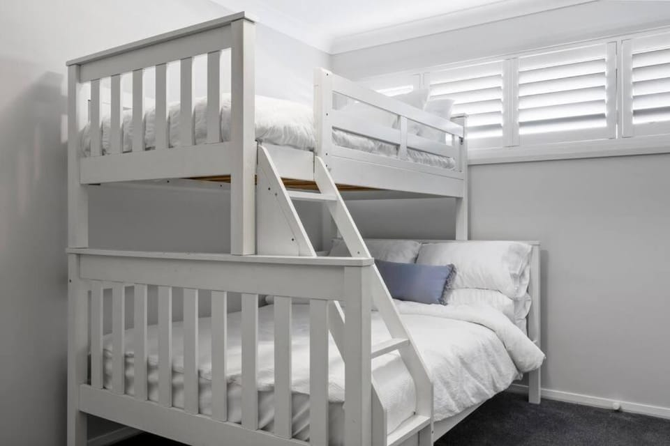 Bed, Photo of the whole room, Bedroom, bunk bed