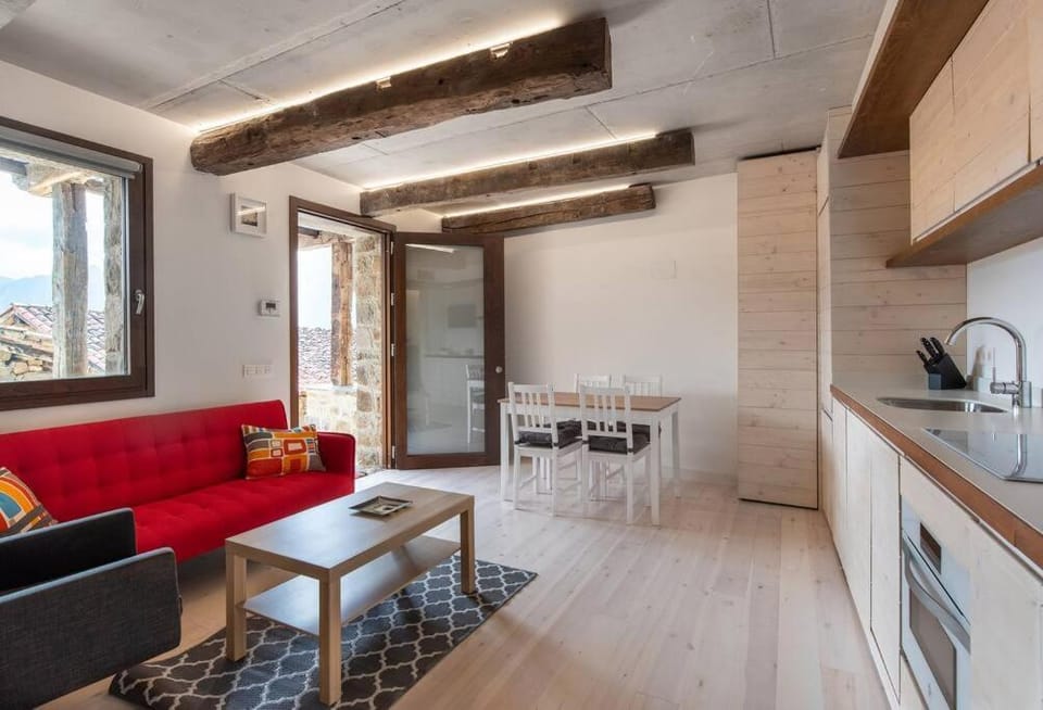 Kitchen or kitchenette, Seating area, Dining area