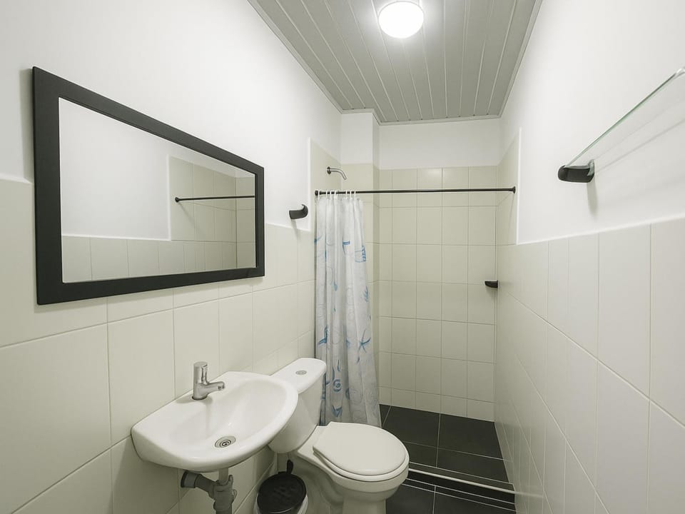 Shower, Toilet, Bathroom, Decorative detail, towels