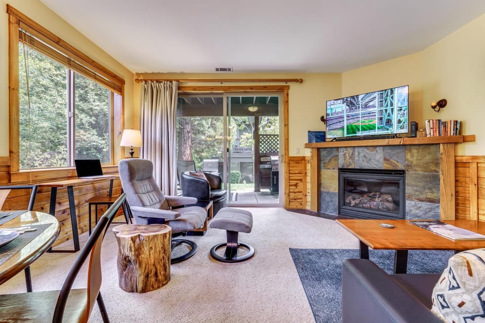 Boulders Truckee Condo Near Donner Lake + Skiing! House in Truckee