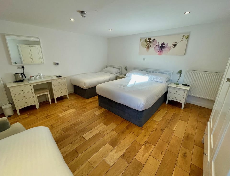 Bed, Photo of the whole room, Bedroom, hair dresser