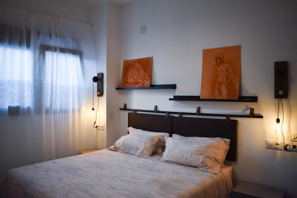 Bed, Photo of the whole room, Bedroom, fireplace