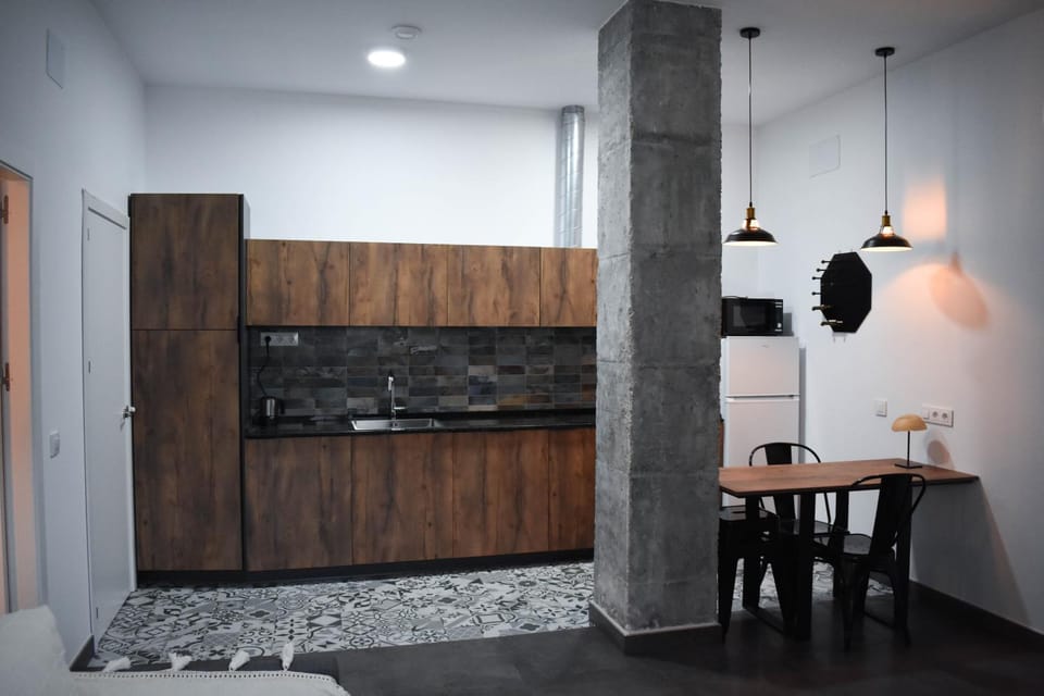 Kitchen or kitchenette, Dining area, dishwasher, minibar, stove, toaster, washing machine