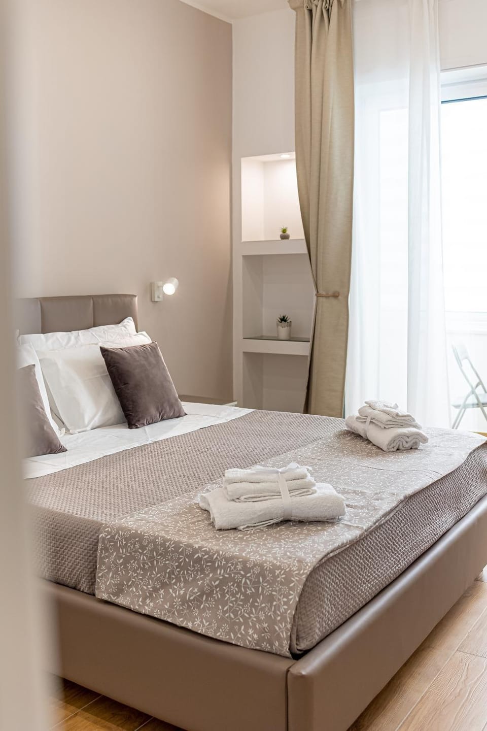 Bed, Photo of the whole room, Bedroom, towels