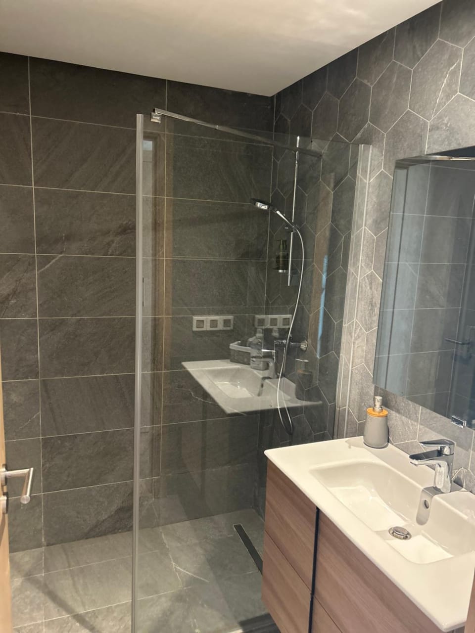 Shower, Bathroom, towels