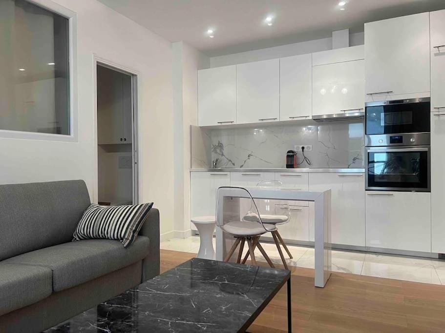 Luxury Appartment, Champs Elysées, Neuf ! Apartment in Paris