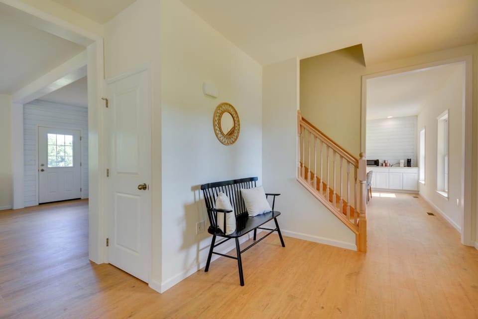 Timeless Hillsville Farmhouse: Blue Ridge Parkway! House in Virginia