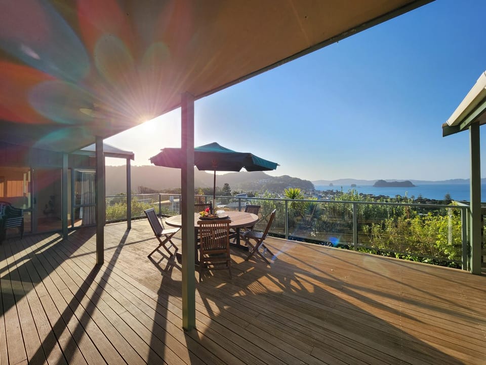 Seven Island View House in Auckland Region