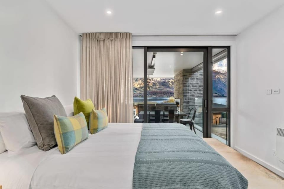 Lakeview Luxury Vista Apartment in Wanaka