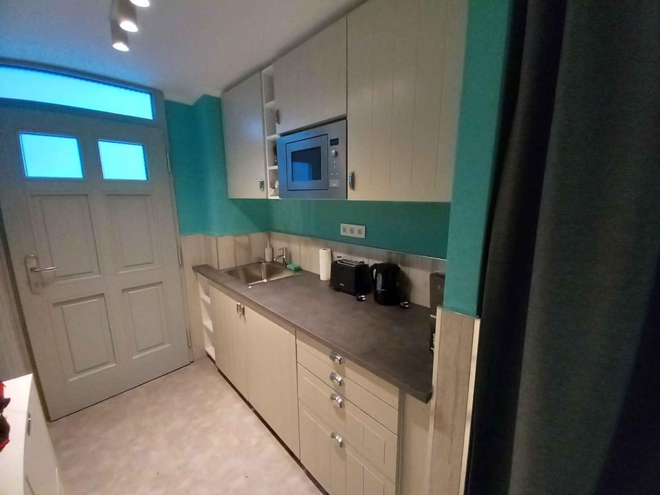 Coffee/tea facilities, microwave, toaster