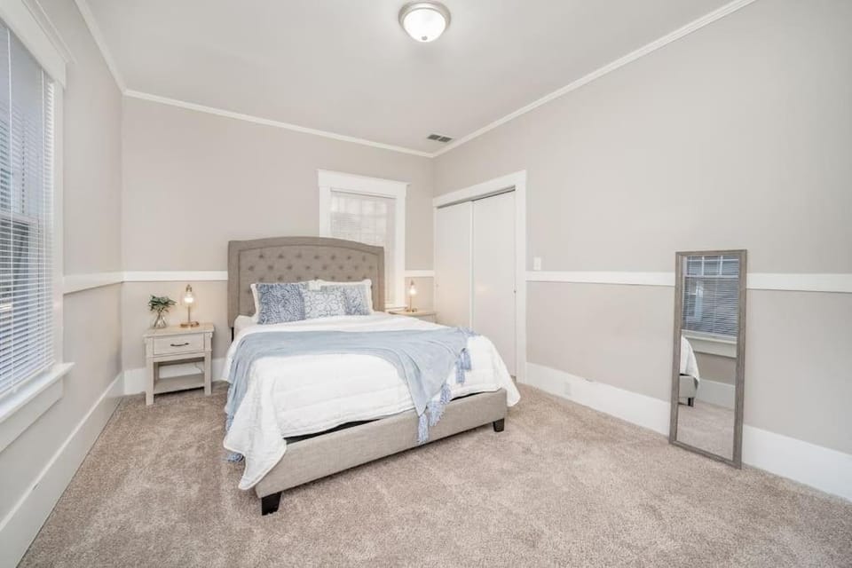 4 Bed 2 Bath Home by College Hill and Hospitals House in Wichita